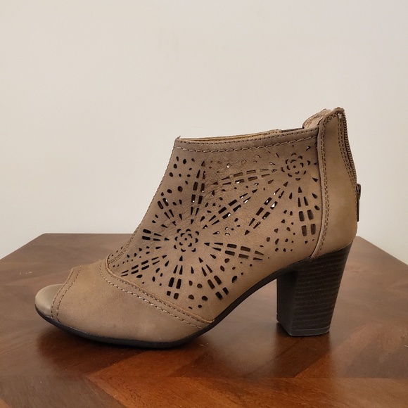 Earth Origins Shoes - Earth booties open toe so 7m pierced leather